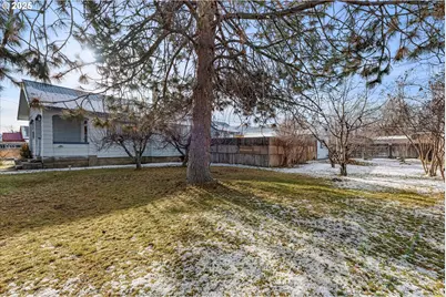 1029 Walnut St, Baker City, OR 97814 - Photo 11