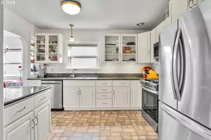 10630 SW Garden Park Pl, Portland, OR 97223 - Photo 17