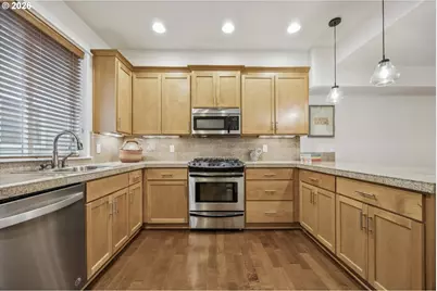 12264 SW 2nd St, Beaverton, OR 97005 - Photo 9