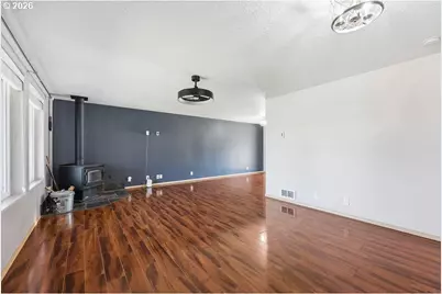 279 S 71st St, Springfield, OR 97478 - Photo 7