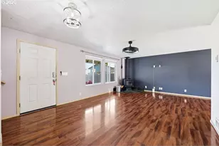 279 S 71st St, Springfield, OR 97478 - Photo 7