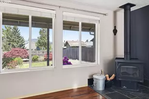 279 S 71st St, Springfield, OR 97478 - Photo 9