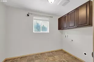 279 S 71st St, Springfield, OR 97478 - Photo 35