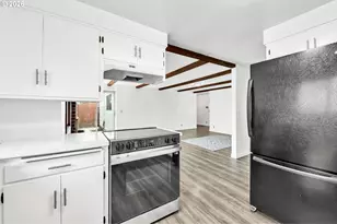 1140 Oak Dr, Junction City, OR 97448 - Photo 13