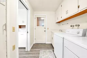 1140 Oak Dr, Junction City, OR 97448 - Photo 17