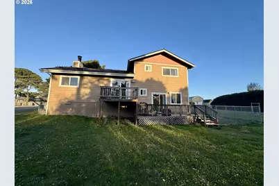 1182 Jackson Ave, Bandon, OR 97411 - Photo 11