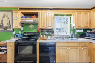 33838 E River Dr, Creswell, OR 97426 - Photo 9