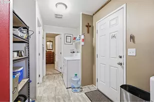 33838 E River Dr, Creswell, OR 97426 - Photo 23