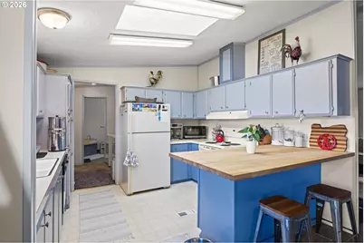 93720 Adams Ln, Coos Bay, OR 97420 - Photo 13