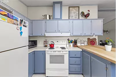 93720 Adams Ln, Coos Bay, OR 97420 - Photo 11