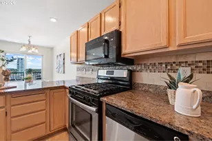 3812 S Kelly Ave, Portland, OR 97239 - Photo 13