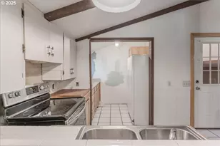 4170 Silver Falls Dr, Silverton, OR 97381 - Photo 7