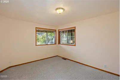 140 SE Bayview Ave, Depoe Bay, OR 97341 - Photo 35