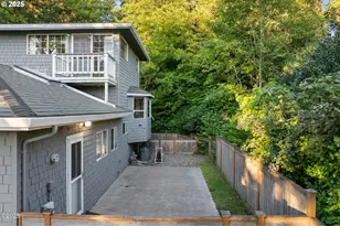 140 SE Bayview Ave, Depoe Bay, OR 97341 - Photo 37