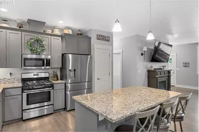 1194 SW Maple St, Dallas, OR 97338 - Photo 9