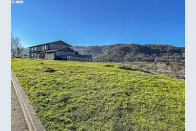 448 N View Dr, Roseburg, OR 97470 - Photo 3