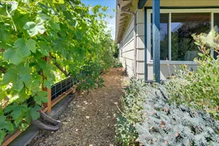 8329 SE Morrison St, Portland, OR 97216 - Photo 3