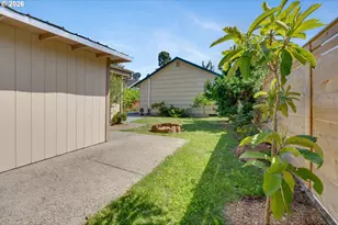 8329 SE Morrison St, Portland, OR 97216 - Photo 23