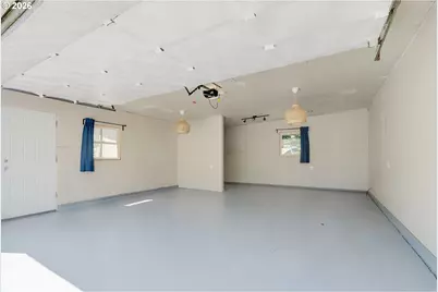 8329 SE Morrison St, Portland, OR 97216 - Photo 25