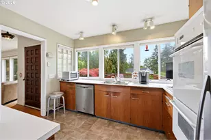 2555 SW Sunset Blvd, Portland, OR 97239 - Photo 7