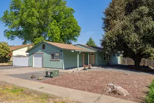 791 SW Linden Ln, Dundee, OR 97115 - Photo 1