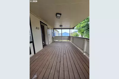 317 Applegate Ave, Drain, OR 97435 - Photo 11