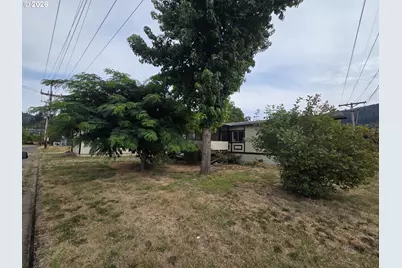 317 Applegate Ave, Drain, OR 97435 - Photo 3