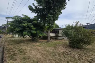 317 Applegate Ave, Drain, OR 97435 - Photo 3