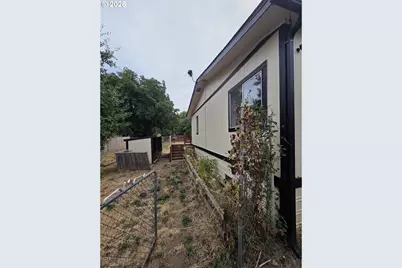 317 Applegate Ave, Drain, OR 97435 - Photo 7