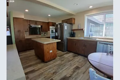309 S Hazel St, Brookings, OR 97415 - Photo 11