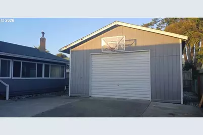 309 S Hazel St, Brookings, OR 97415 - Photo 5