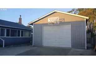 309 S Hazel St, Brookings, OR 97415 - Photo 5