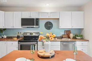 6677 N Columbia Way, Portland, OR 97203 - Photo 5