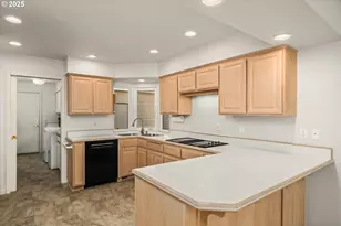 370 Magnolia Dr, Creswell, OR 97426 - Photo 15