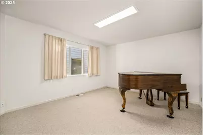 370 Magnolia Dr, Creswell, OR 97426 - Photo 31