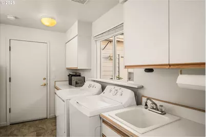 370 Magnolia Dr, Creswell, OR 97426 - Photo 19