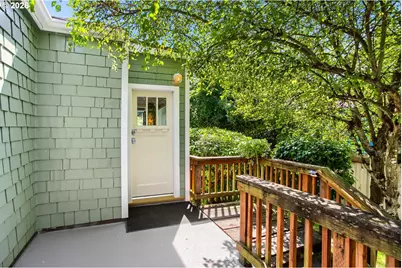 9224 SW 26th Ave, Portland, OR 97219 - Photo 1