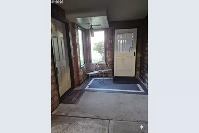 1040 Bay St #14, Florence, OR 97439 - Photo 9