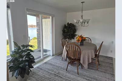 1040 Bay St #14, Florence, OR 97439 - Photo 17
