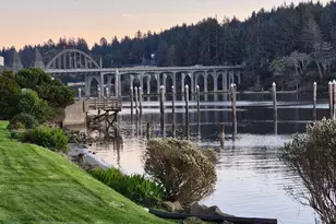 1040 Bay St, Florence, OR 97439 - Photo 33