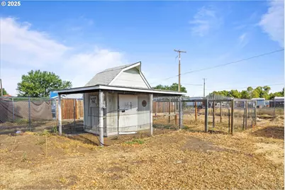217 Poplar St, Milton-Freewater, OR 97862 - Photo 25