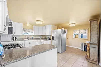 217 Poplar St, Milton-Freewater, OR 97862 - Photo 9