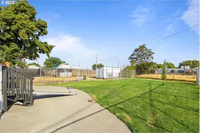 217 Poplar St, Milton-Freewater, OR 97862 - Photo 23