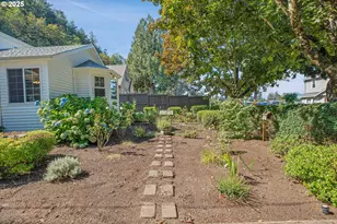 10724 SE Clinton St, Portland, OR 97266 - Photo 31