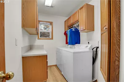 10724 SE Clinton St, Portland, OR 97266 - Photo 29