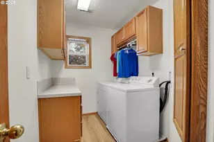 10724 SE Clinton St, Portland, OR 97266 - Photo 29