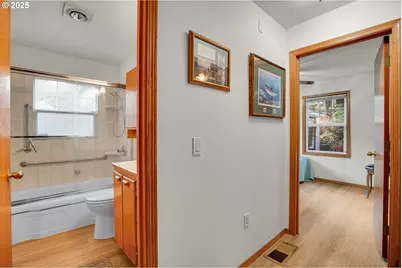 10724 SE Clinton St, Portland, OR 97266 - Photo 15