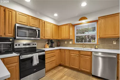 10724 SE Clinton St, Portland, OR 97266 - Photo 11