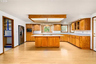 1108 SE 168th Ave, Portland, OR 97233 - Photo 5