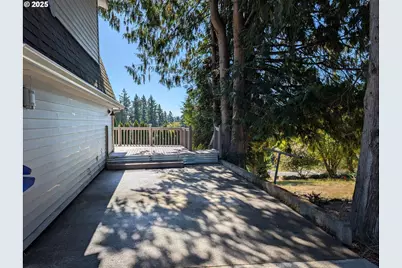 1306 Mt Brynion St, Kelso, WA 98626 - Photo 33